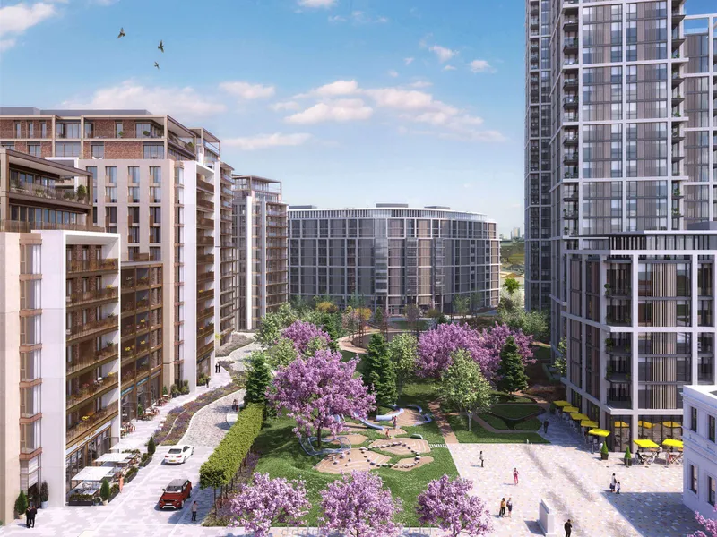 Daire binaları ile kule arasında peyzajlı meydan